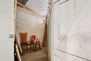 3725 W Byron St, Chicago, IL 60618 - Photo 19