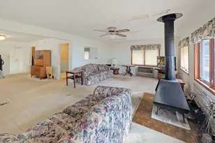 58 N Lake Ave, Fox Lake, IL 60020 - Photo 7