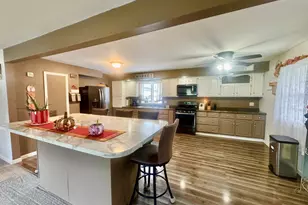 401 SE 4th St, Aledo, IL 61231 - Photo 9