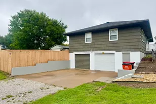 401 SE 4th St, Aledo, IL 61231 - Photo 3