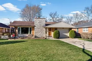 402 S Na Wa Ta Ave, Mount Prospect, IL 60056 - Photo 1