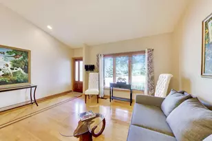 11S352 Deer Trail Ct, Burr Ridge, IL 60527 - Photo 3