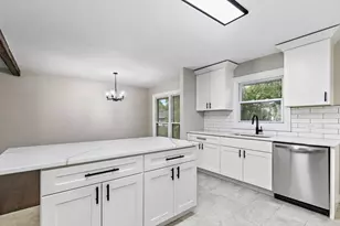 671 W St Aubin Dr, Addison, IL 60101 - Photo 11