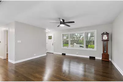 671 W Saint Aubin Drive, Addison, IL 60101 - Photo 7