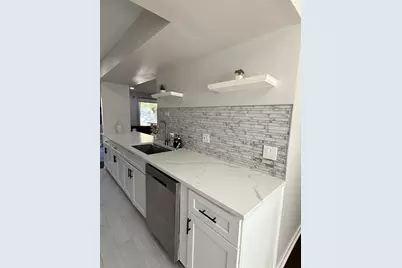 219 Pinewood Lane, Bloomingdale, IL 60108 - Photo 9