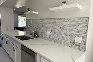 219 Pinewood Ln, Bloomingdale, IL 60108 - Photo 9