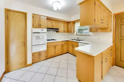 8022 Keeler Avenue, Skokie, IL 60076 - Photo 11