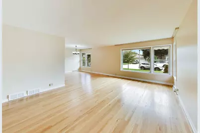 8022 Keeler Avenue, Skokie, IL 60076 - Photo 5
