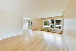 8022 Keeler Ave, Skokie, IL 60076 - Photo 5
