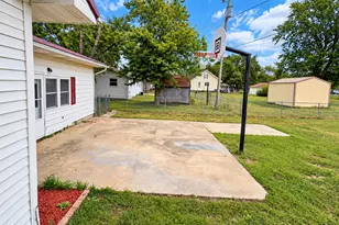205 W Hoffman St, Irvington, IL 62848 - Photo 15