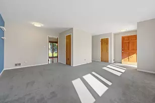 540 Edgewood Ln, Elk Grove Village, IL 60007 - Photo 5