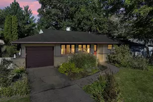 540 Edgewood Ln, Elk Grove Village, IL 60007 - Photo 3