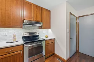 540 Edgewood Ln, Elk Grove Village, IL 60007 - Photo 11