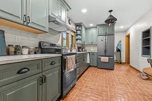 415 Hemlock Ln, Rockford, IL 61107 - Photo 9