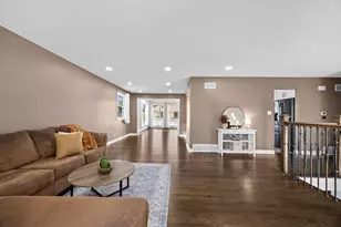 1138 Timber Ln, Darien, IL 60561 - Photo 9