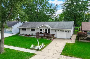 741 Surrey Dr, Streamwood, IL 60107 - Photo 3