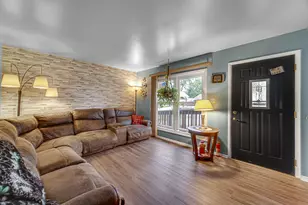 741 Surrey Dr, Streamwood, IL 60107 - Photo 5