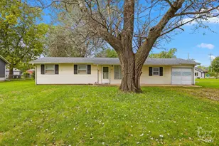 259 N Monroe Ave, Bradley, IL 60915 - Photo 1