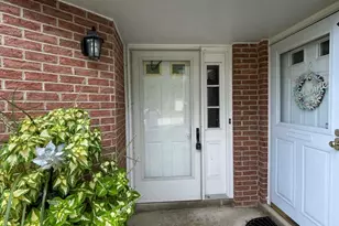 238 Green Knoll Ln, Streamwood, IL 60107 - Photo 3