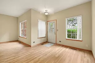 3 4 Season's Ct, Elmhurst, IL 60126 - Photo 3