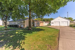 715 W Grant Ave, Pontiac, IL 61764 - Photo 35