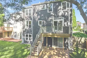 1949 Barnhill Dr, Mundelein, IL 60060 - Photo 3