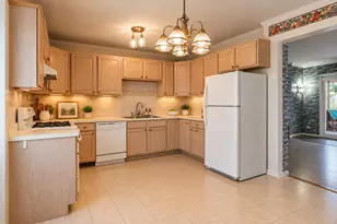 355 Stevens Ct, Grayslake, IL 60030 - Photo 9