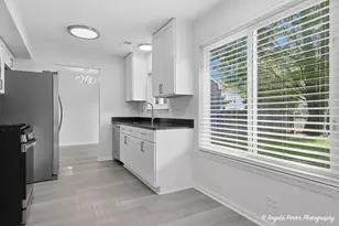 1240 Huntington Dr, Mundelein, IL 60060 - Photo 13