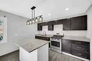 8930 Saratoga Dr, Bridgeview, IL 60455 - Photo 9