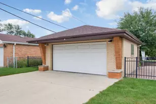 8901 S 49th Ct, Oak Lawn, IL 60453 - Photo 11