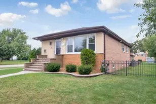 8901 S 49th Ct, Oak Lawn, IL 60453 - Photo 7