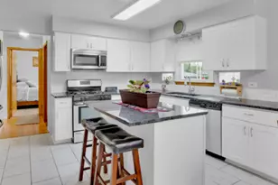8901 S 49th Ct, Oak Lawn, IL 60453 - Photo 3
