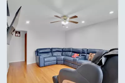 8901 S 49th Court, Oak Lawn, IL 60453 - Photo 13