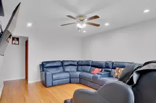 8901 S 49th Ct, Oak Lawn, IL 60453 - Photo 13