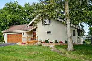 9041 Delphia Ave, Des Plaines, IL 60016 - Photo 1