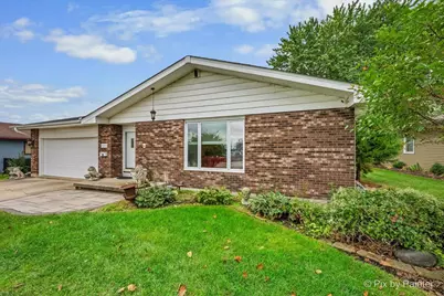 125 W Middle Street, South Elgin, IL 60177 - Photo 1