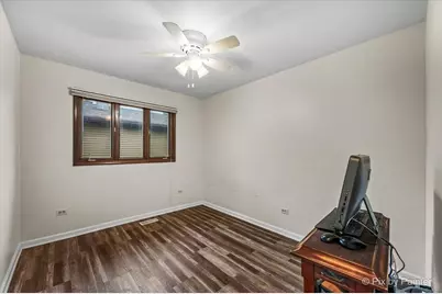 125 W Middle Street, South Elgin, IL 60177 - Photo 11