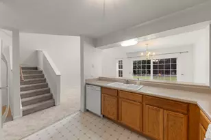 2741 Cobblestone Dr, Crystal Lake, IL 60012 - Photo 15