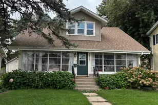 1617 N Riverside Dr, McHenry, IL 60050 - Photo 1