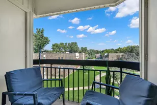 2212 Country Club Dr, Woodridge, IL 60517 - Photo 9