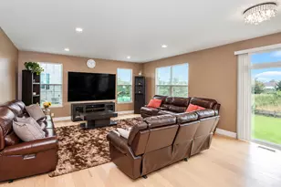 83 Stockholm Ave, Volo, IL 60041 - Photo 7