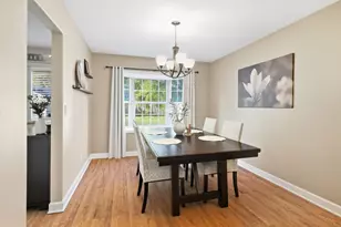 21 N Walnut Ct, Streamwood, IL 60107 - Photo 5