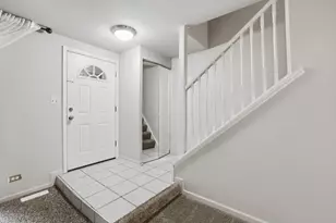2064 Country Club Dr, Woodridge, IL 60517 - Photo 11
