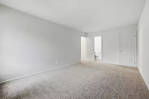 2064 Country Club Dr, Woodridge, IL 60517 - Photo 13