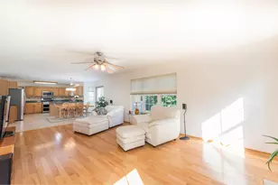 4052 Woodcrest Ct, Gurnee, IL 60031 - Photo 7