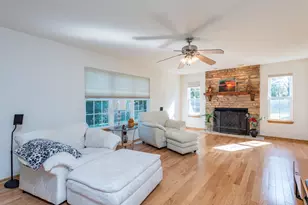 4052 Woodcrest Ct, Gurnee, IL 60031 - Photo 5