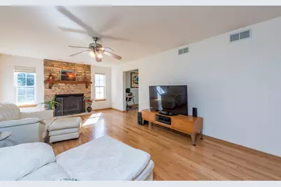 4052 Woodcrest Court, Gurnee, IL 60031 - Photo 11