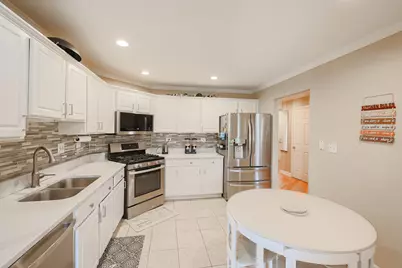 270 Manor Drive, Buffalo Grove, IL 60089 - Photo 13