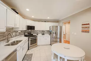 270 Manor Dr, Buffalo Grove, IL 60089 - Photo 13
