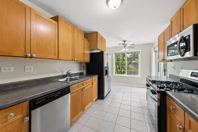240 Ashbury Lane W #6, Roselle, IL 60172 - Photo 3